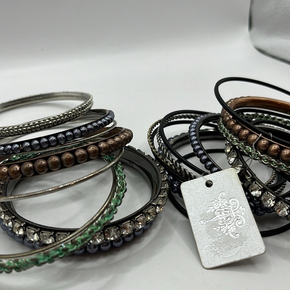 Bracelet Lot 24 Bracelet Faux Pearl Rhinestones Black and Silver Tone Bangle - Picture 8 of 11
